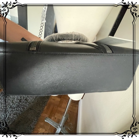 Rare find NicoPanda mini tote in leather and patent accents w shoulder chain - Picture 8 of 10